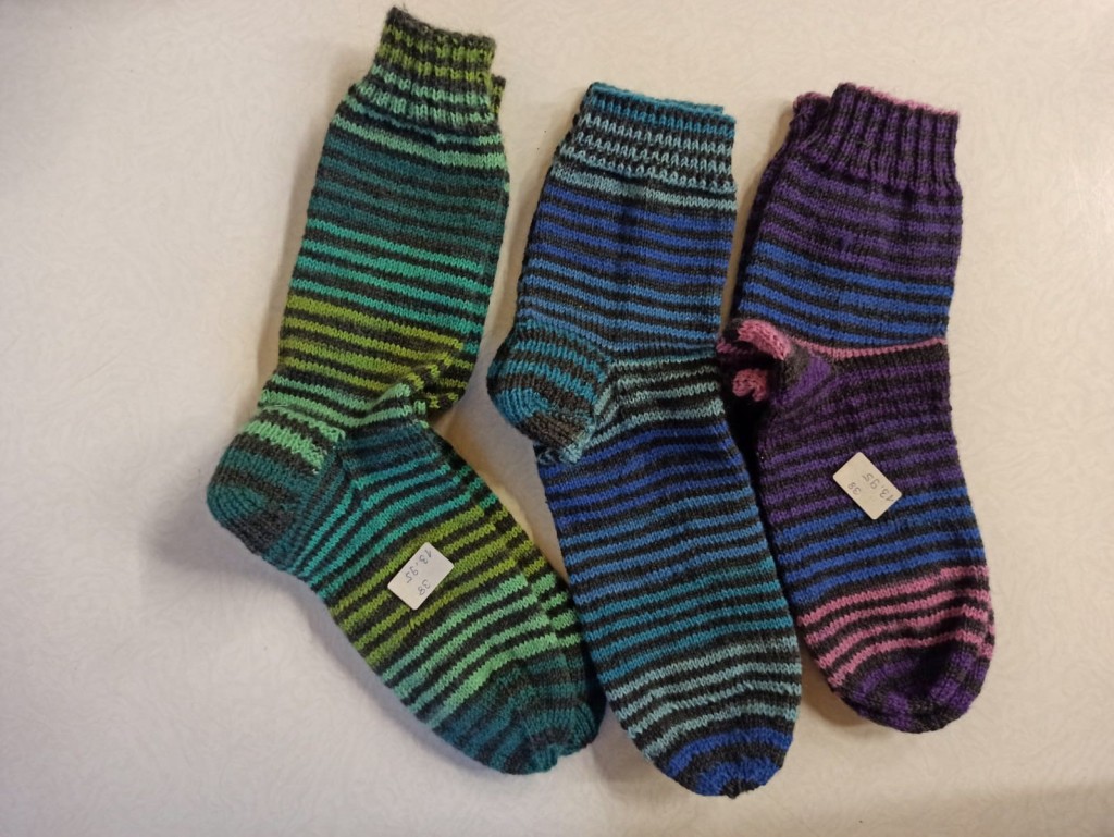 Handgestrickte Socken, verschiedene Muster, Größe 38, je 13,95 €