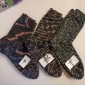 Handgestrickte Socken, verschiedene Muster, von links Gr.44/45: 15,95€; Gr. 42/43: 14,95€; Gr. 41/42; 14,95€